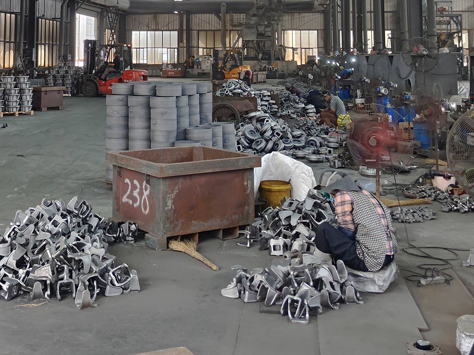 كيف تُحدث روبوتات الطحن تحولاً في إنتاج المسبك